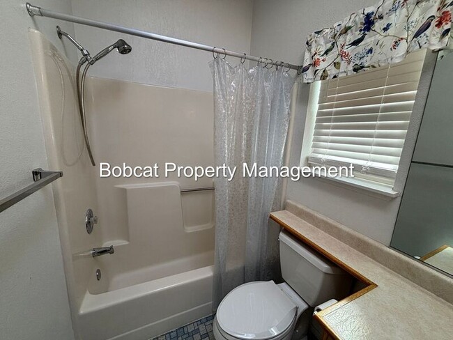 Building Photo - 628 Long Valley Rd