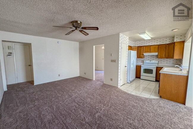 Building Photo - 3Bed/2Bath House at 55th Ave/Peoria Ave! Ready for Immediate Move-In! – NO HOA!