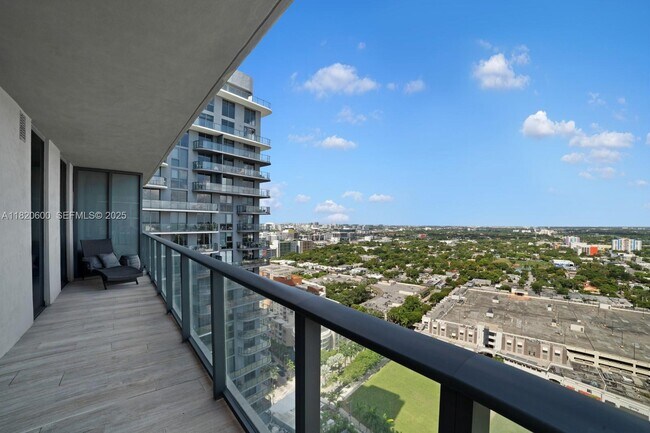 Building Photo - 121 NE 34th St