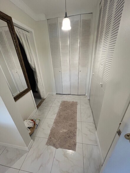 master closets - 1490 Memoli Ln