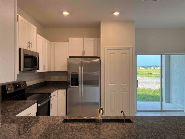 Building Photo - 32051 Powderpuff Mimosa Dr