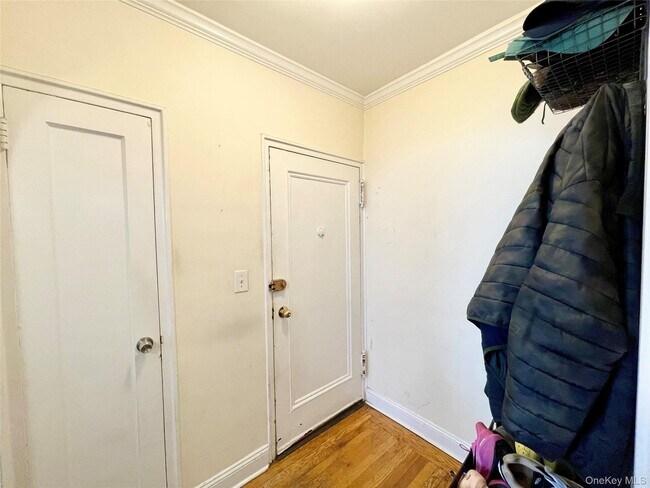 Building Photo - 321 Larchmont Acres