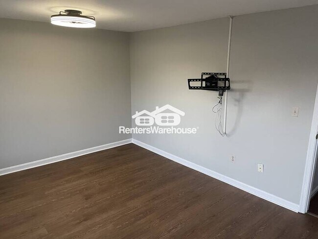 Building Photo - 1331 Stockett Square