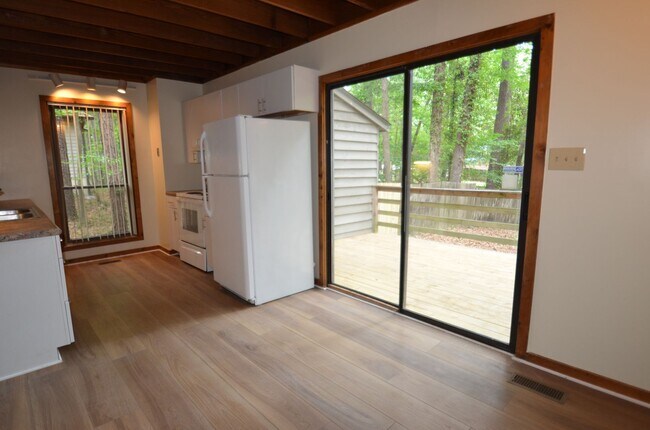 Building Photo - Charming 2 Bed / 2 Bath Home in Prime Chapel Hill Location