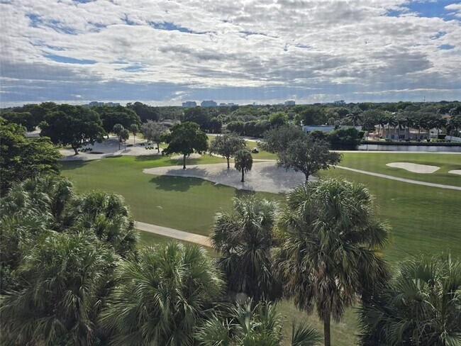 Building Photo - 250 Jacaranda Dr