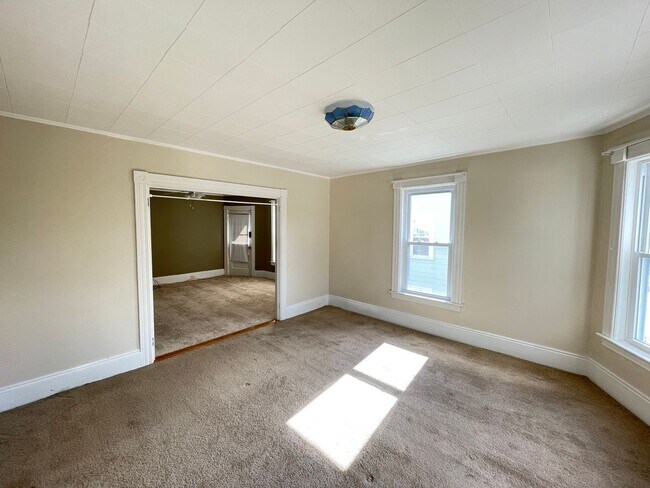 Building Photo - 601 Hevey St