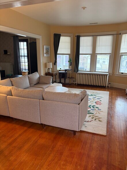 Building Photo - 18 Terrace Ave