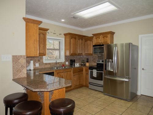 Building Photo - 617 E School St