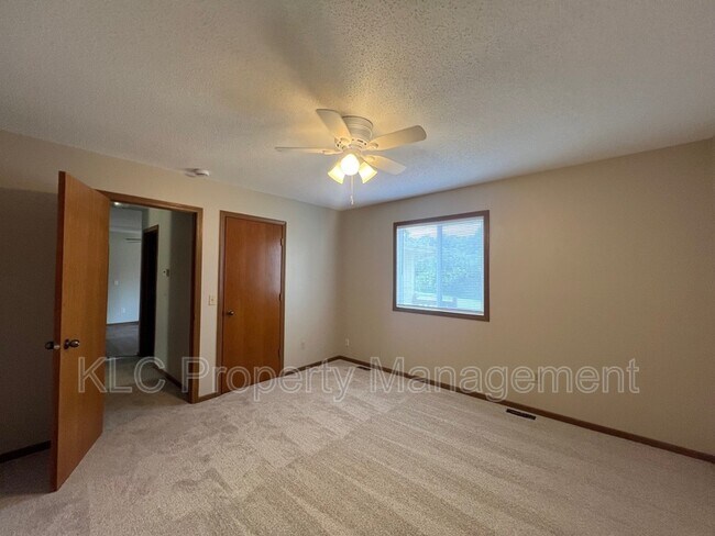 Building Photo - 9613 Dennis Dr