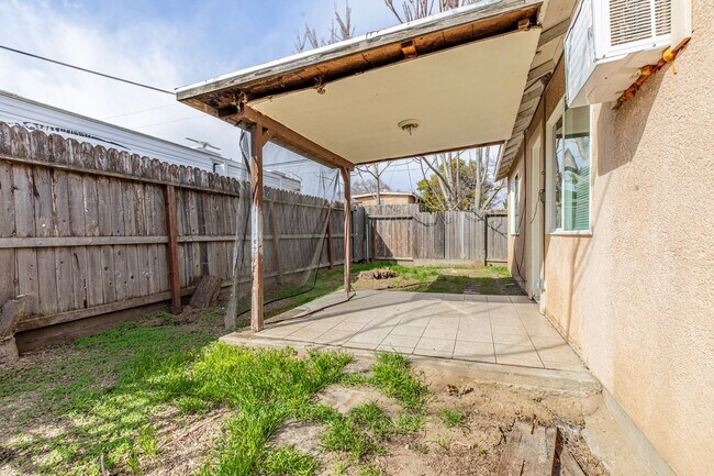 Building Photo - 1435 Nadine Ave