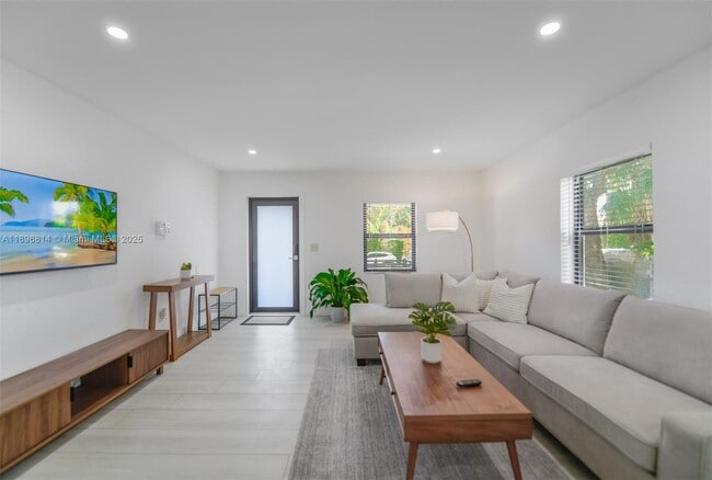 Building Photo - 655 NE 62nd St