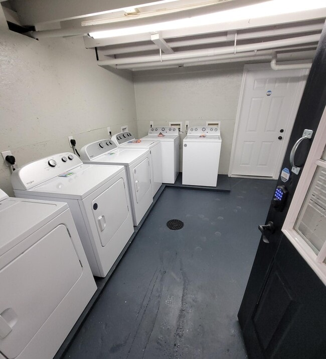 Building Photo - 107 Robbins Dr