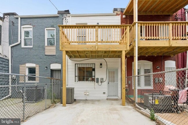 Building Photo - 2416 E Hoffman St