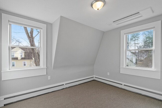 Building Photo - 20 Holt Rd