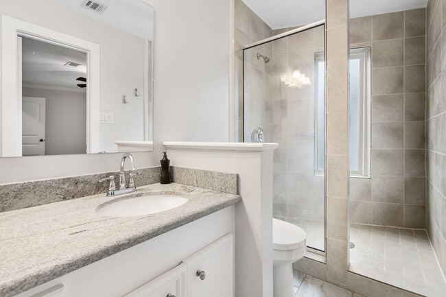 Building Photo - 3203 Poe Dr