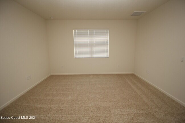 Building Photo - 708 Acadia Ct SE