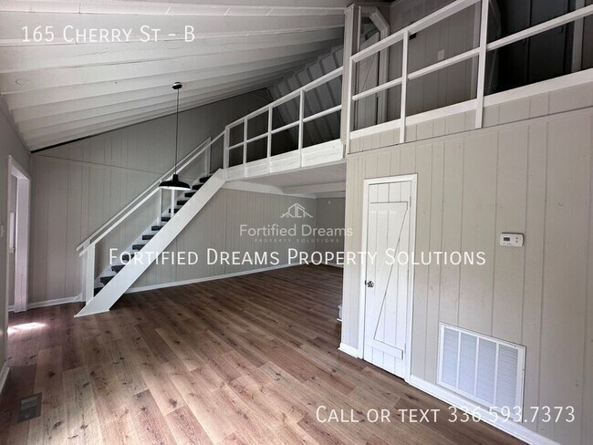Building Photo - 165 Cherry Dr
