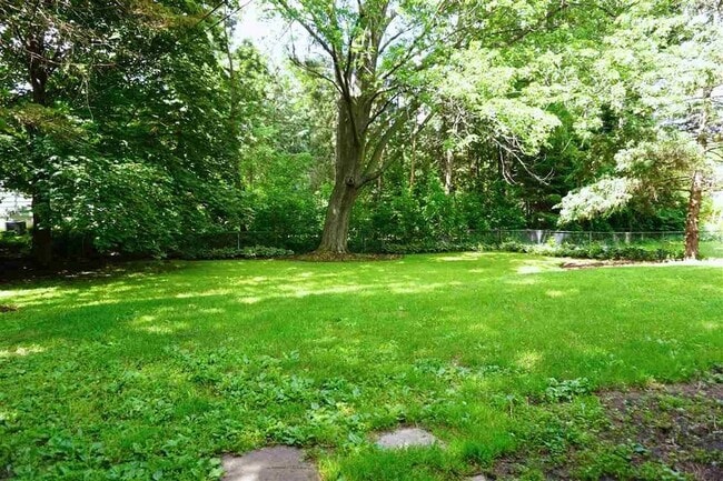 Building Photo - 5814 Meadowood Dr