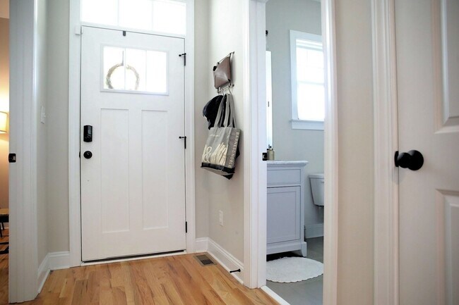 Building Photo - Gorgeous, New Home in Rocketts Landing: Available in July!