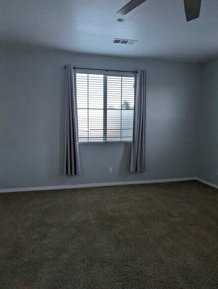 Upstair Room 1 - 9380 Dauchy Ave