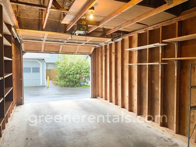 Building Photo - Quaint 2BR 1.5BA Condo in the Vineyards