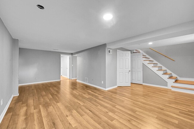 Building Photo - 5635 E Nebraska Way