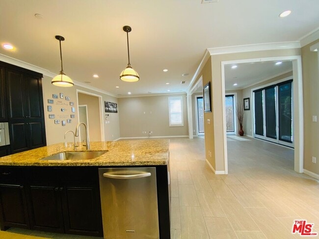 Building Photo - 51 Ivory Petal