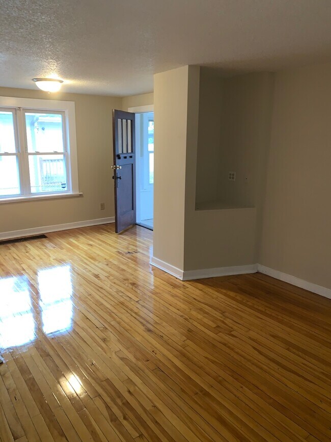 Building Photo - Beautiful 3 bedroom house for rent in Minneapolis!!