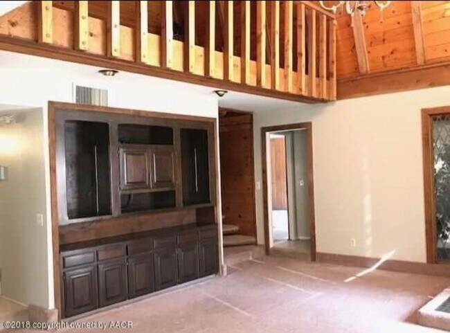 Building Photo - Spacious Puckett Home