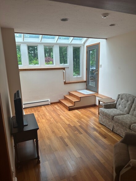 Living room - 22 Crestwood Rd