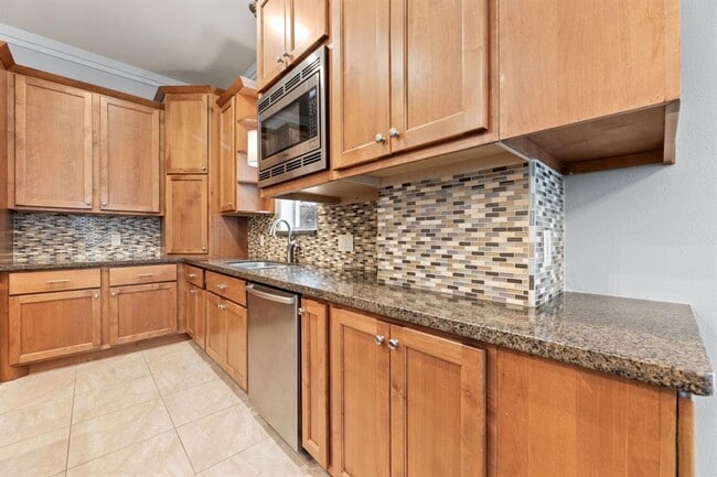 Building Photo - 4711 San Jacinto St