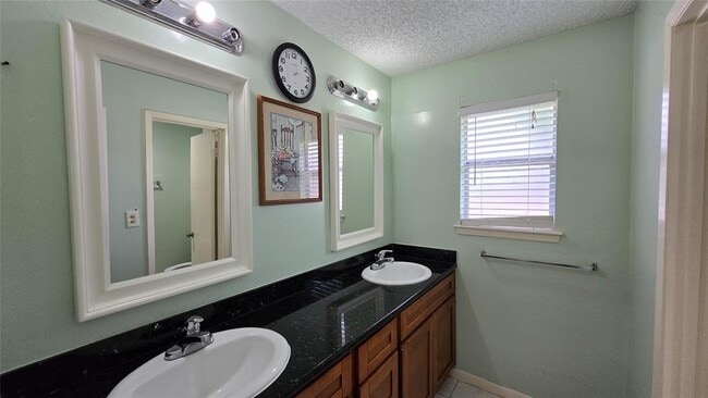 Building Photo - 6634 Briar Glade Dr