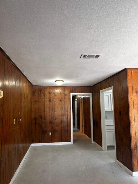 Primary Photo - 1661 N Marque Ann Dr