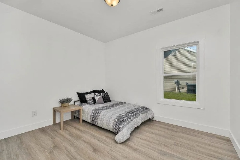 Building Photo - 206 Essex Dr