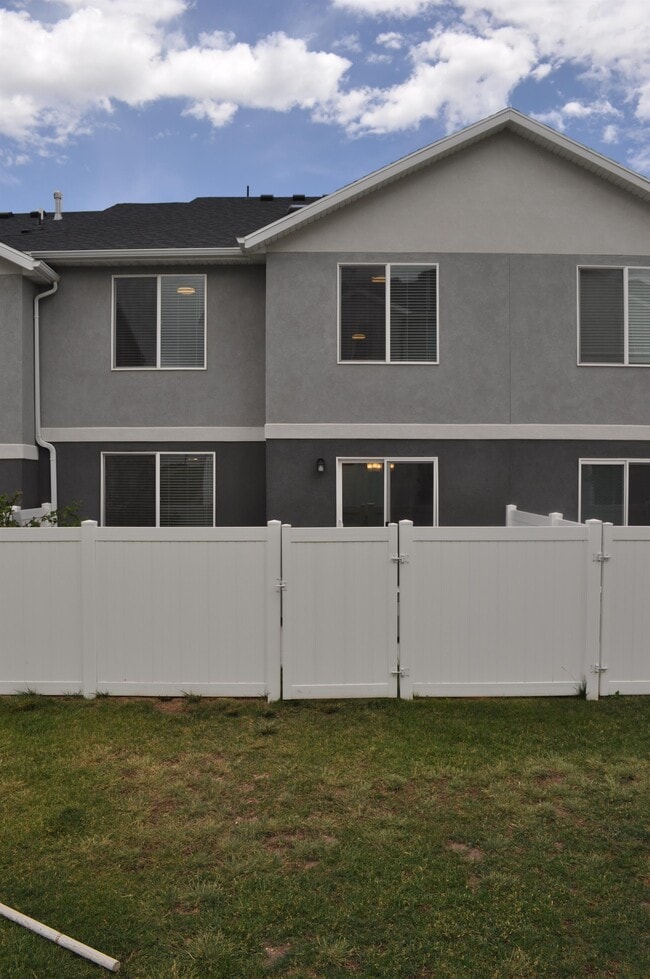 Building Photo - 14928 Messi St