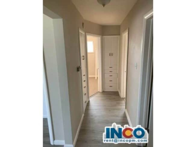 Building Photo - 4940 Lakeshore Dr