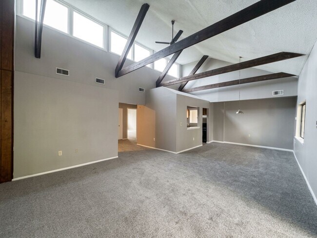 Building Photo - 15 Suntop Ct