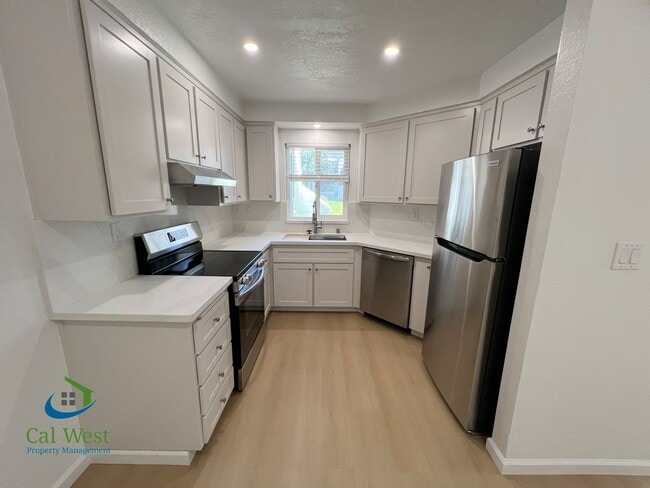 Building Photo - $2,995 - Updated 2 Bed/2 Bath Condo in a Gated Community of the Fairgrounds Neighborhood!