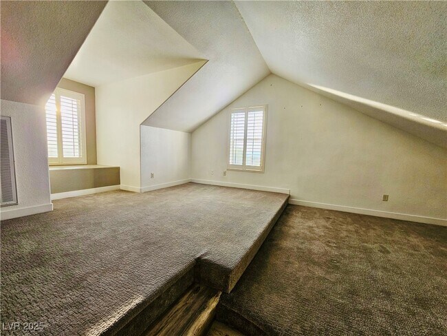 Building Photo - 777 Valley Rise Dr