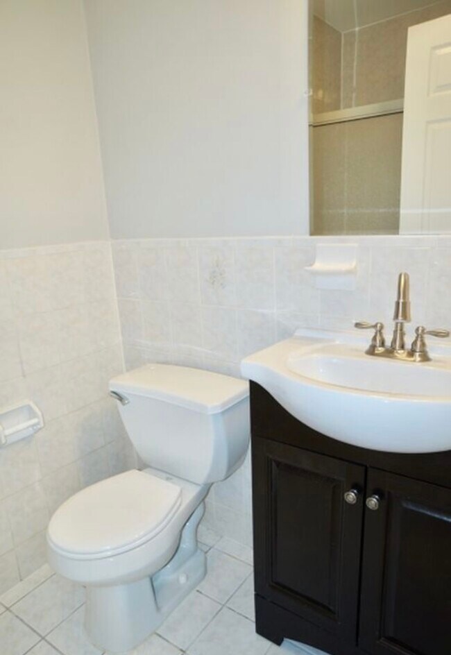 bathroom 2 - 214 E Jersey St