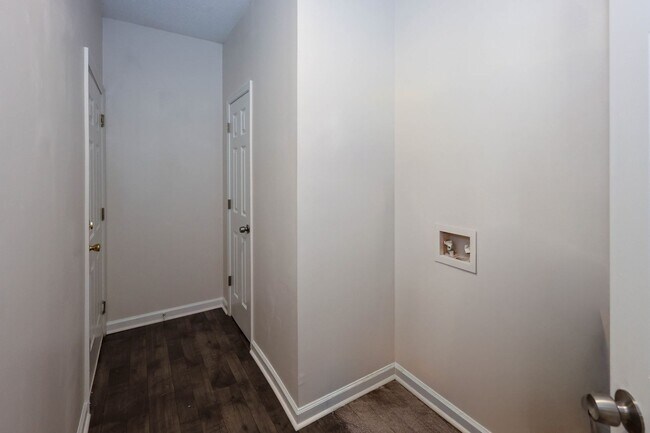 Building Photo - 230 Amal Dr SW