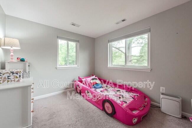 Building Photo - 10343 Bushman Dr