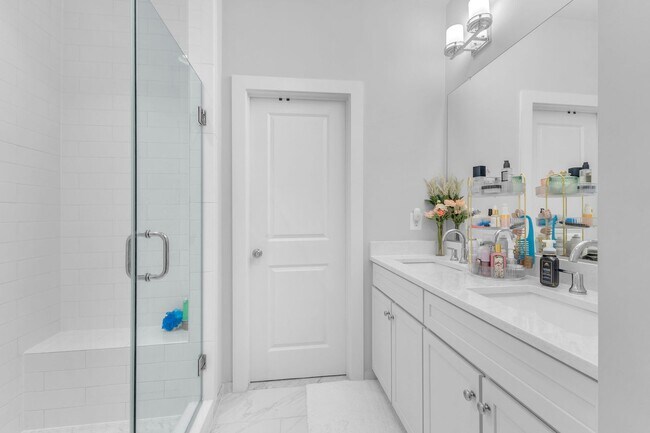 Building Photo - Modern 4-Level Townhome with Rooftop Terrace & Indoor/Outdoor Fireplace Near Old Town