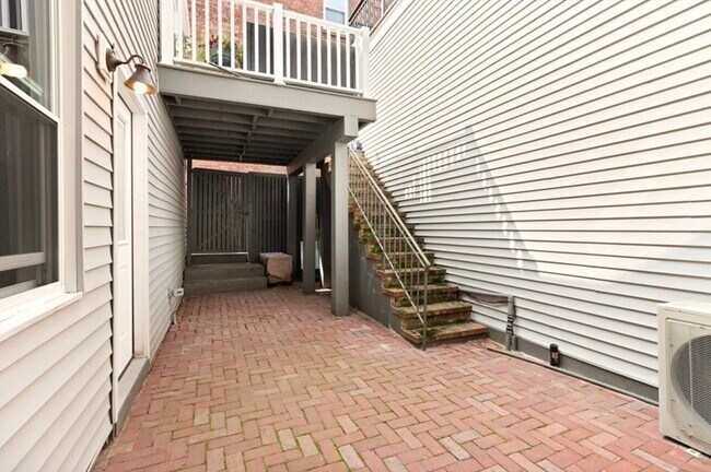 Building Photo - 353 Sumner St