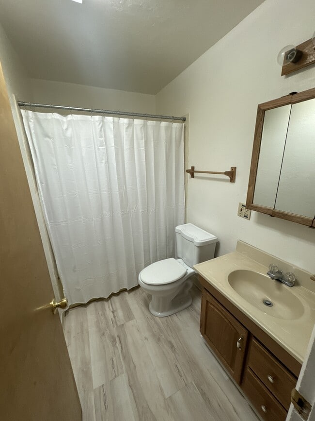 Building Photo - 2708 Armstrong Ave