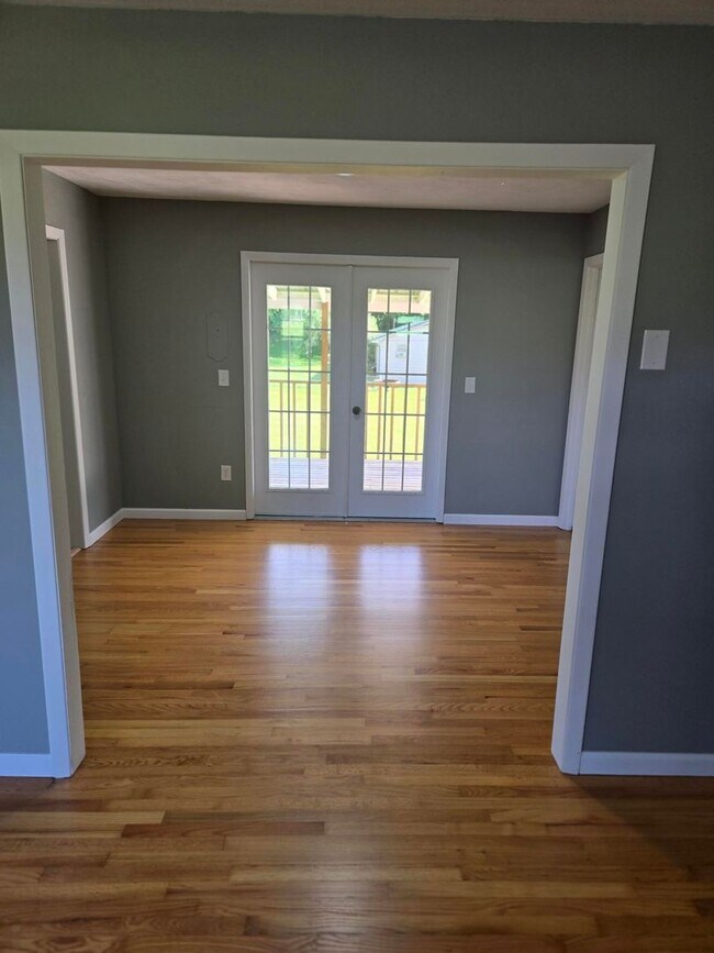 Building Photo - Charming 3-Bedroom Brick Home in Town – Newly Remodeled!