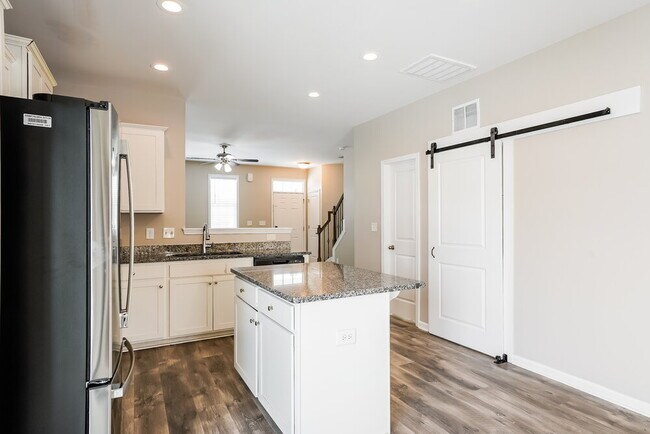 Building Photo - 154 Rosemary St