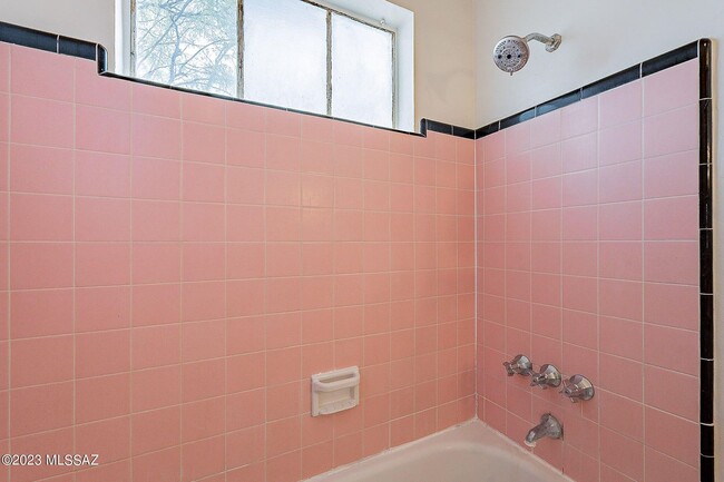 Building Photo - Eastside 3 Bedroom Brick Home