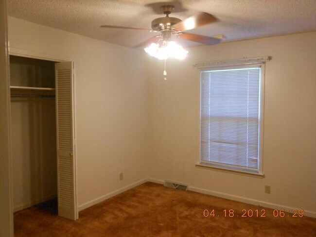 Building Photo - 3 Bedroom Home For Rent in St B Area!