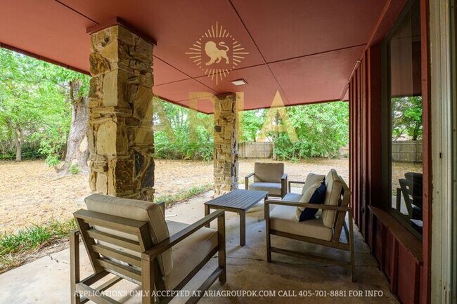 Building Photo - Unique 3 bed/2 bath Property with HUGE Bon...